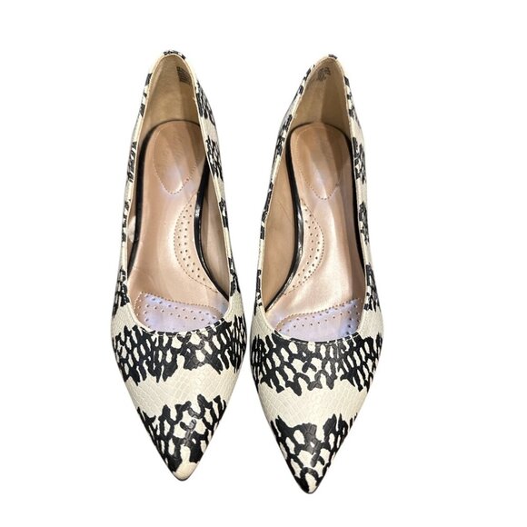 Dexflex Comfort Ivory Black Point Toe Kitten Heels Pumps Size 7 1/2 Pre-Own EUC - Picture 1 of 8